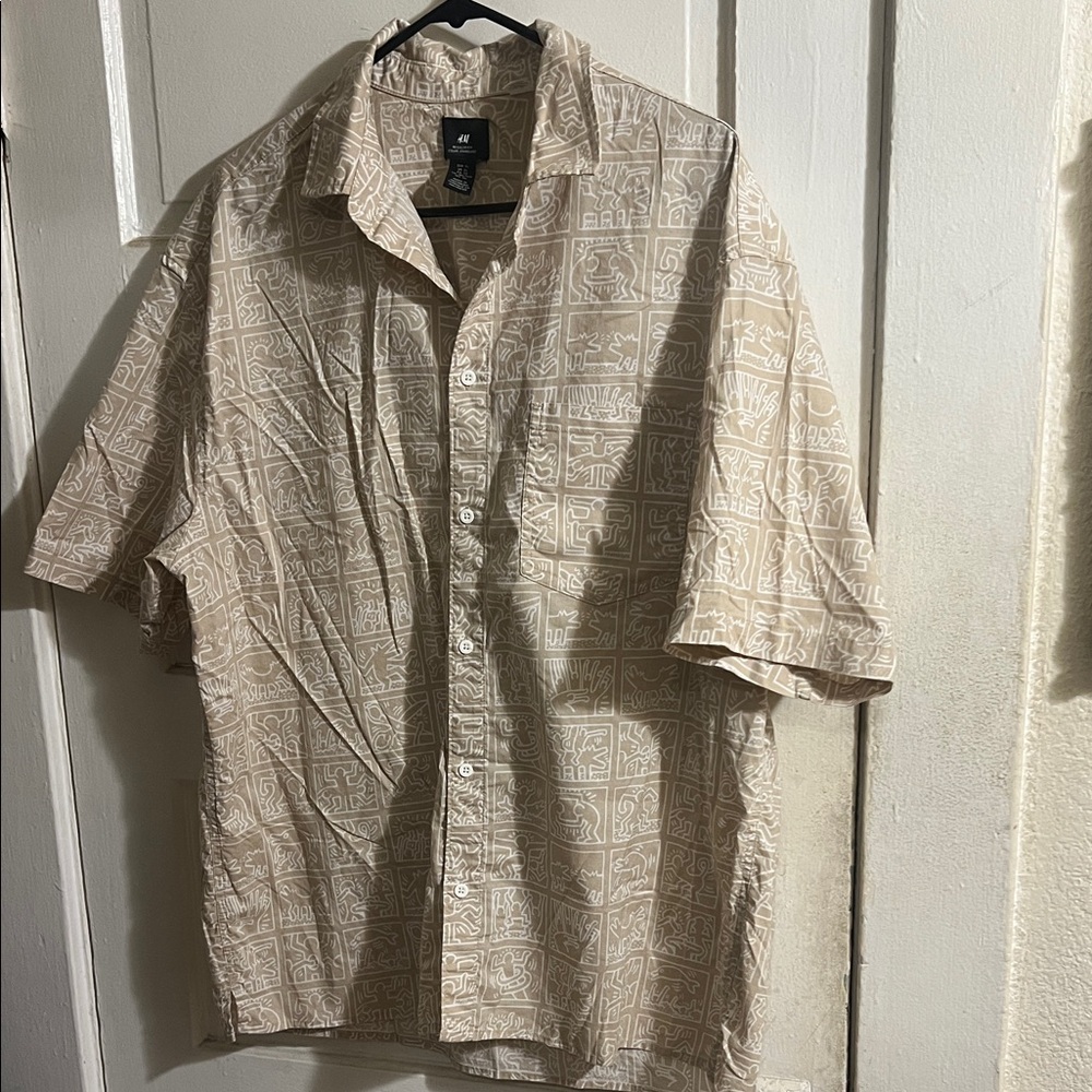 Keith Haring x H&M pattern beige and white 100% cotton XL men’s. Art pattern